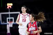 中国U18女篮横扫印尼，张子宇完美首秀狂揽19分7篮板，张紫玥全能表现闪耀全场！