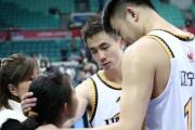 广东男篮三巨头狂轰45+16+12，徐杰三分6中4，任骏飞5助攻顶上来！他们能否带领球队走向胜利？
