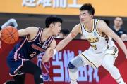 “杜锋的换人策略是否合理？球迷质疑其迷信吉伦，广东队因此错失胜利？”