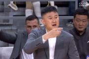 “杜锋的换人策略是否合理？球迷质疑其迷信吉伦，广东队因此错失胜利？”