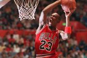 库里自谦：NBA史上仅4人影响全球，你猜他是谁？