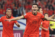 国足2-1印尼！张玉宁破门后捂脸王大雷给跪证求胜心范志毅：我想哭