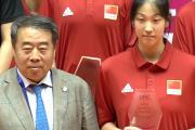 中国女排横扫日本夺冠！15岁天才少女杨舒茗闪耀赛场，荣膺MVP