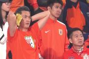 3-1逆转奇迹！山东泰山痛失冠军，海港夺冠背后，马宁争议判罚引球迷泪目，这究竟是胜利还是遗憾？