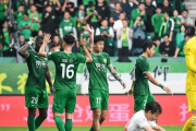 国安球迷欢呼声中，新赛季能否再创辉煌？